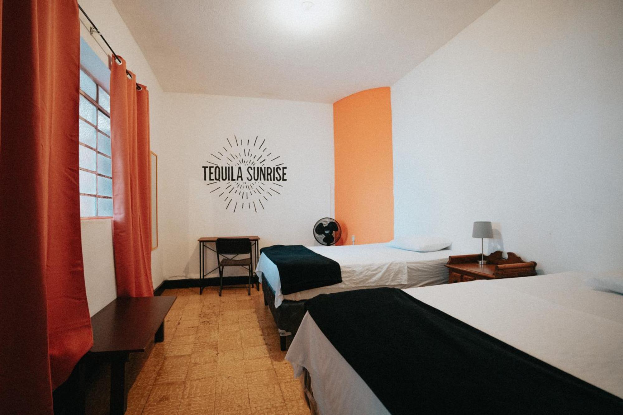 Tequila Sunrise Hostel Guatemala City Eksteriør bilde