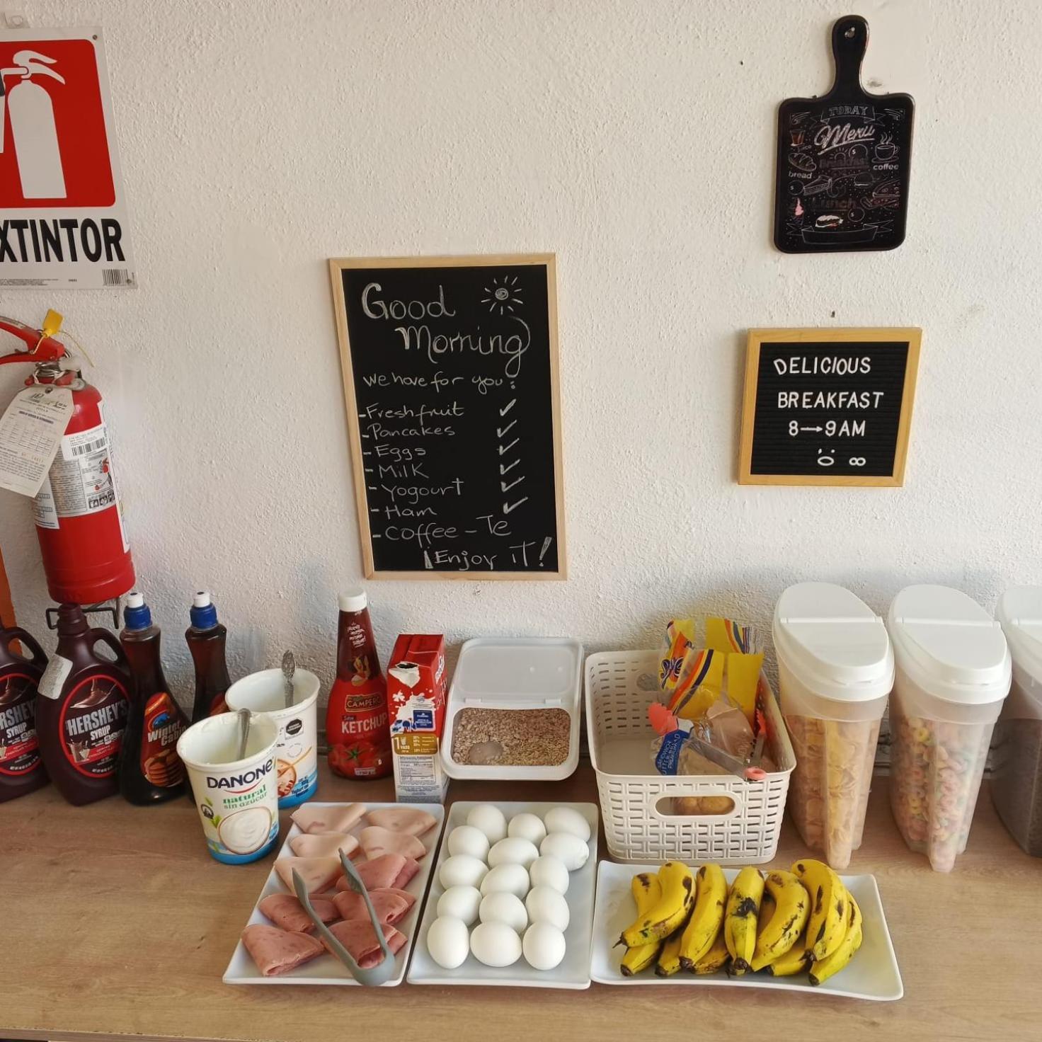Tequila Sunrise Hostel Guatemala City Eksteriør bilde