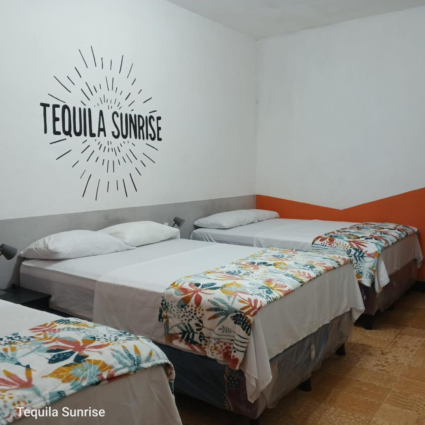 Tequila Sunrise Hostel Guatemala City Eksteriør bilde