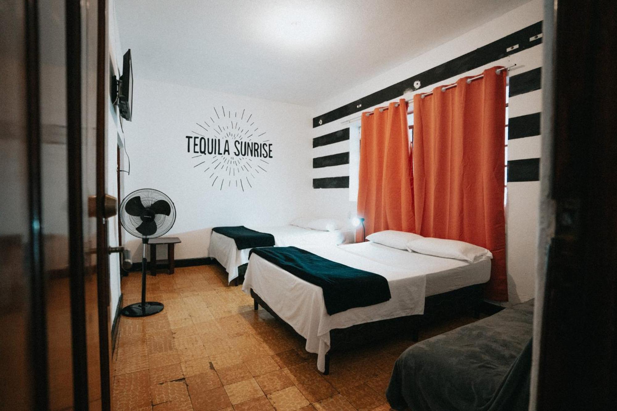 Tequila Sunrise Hostel Guatemala City Eksteriør bilde