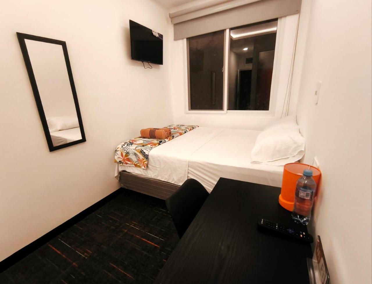 Tequila Sunrise Hostel Guatemala City Eksteriør bilde