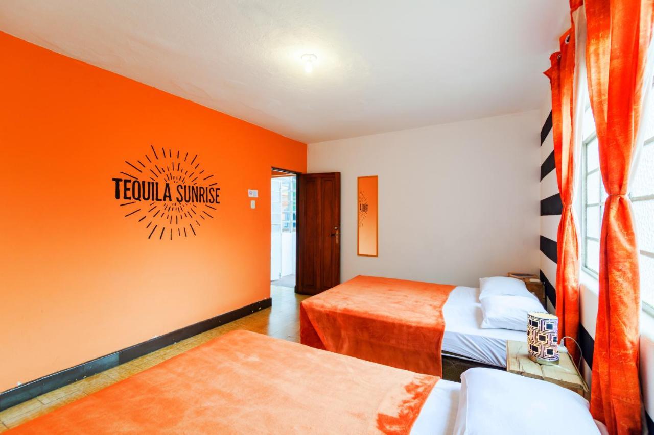 Tequila Sunrise Hostel Guatemala City Eksteriør bilde